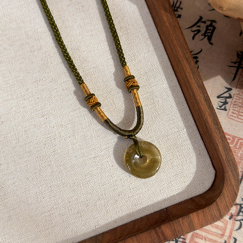 Намисто з бісерним метеликом