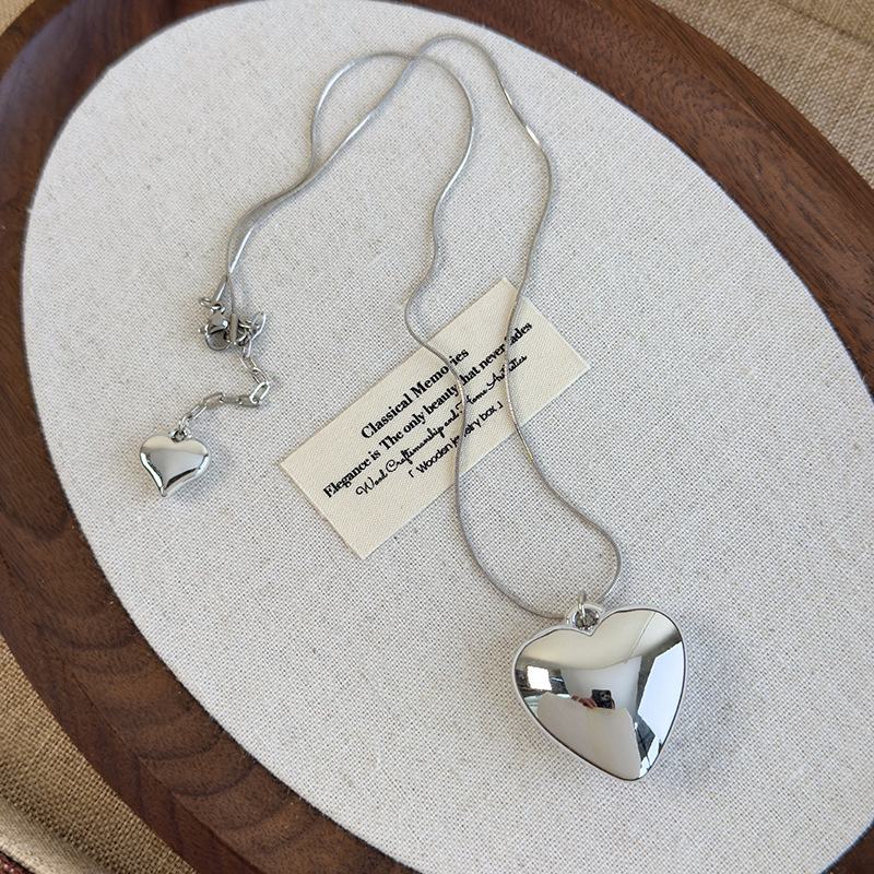 Намисто з серцем та зміїстим ланцюжком