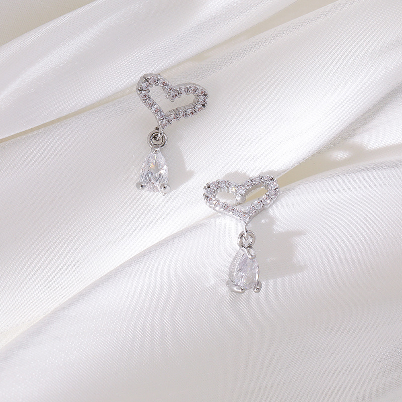 Σκουλαρίκια ζιρκονία καρδιά με φούντες