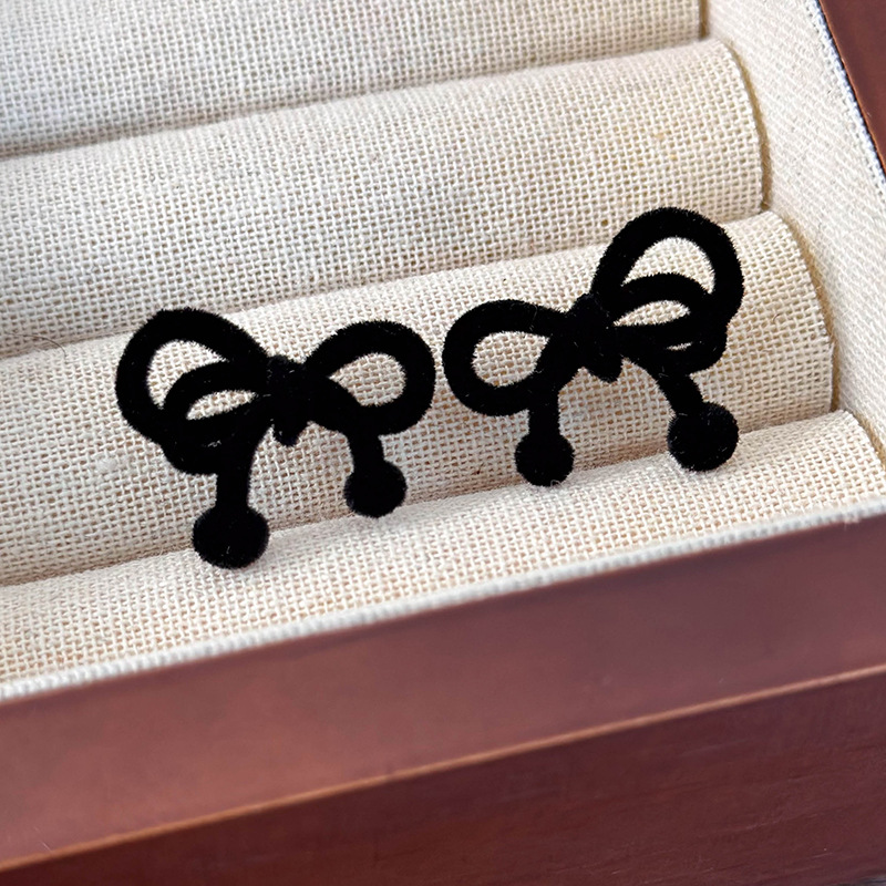 Kolczyki Vintage z Aksamitną Kokardką