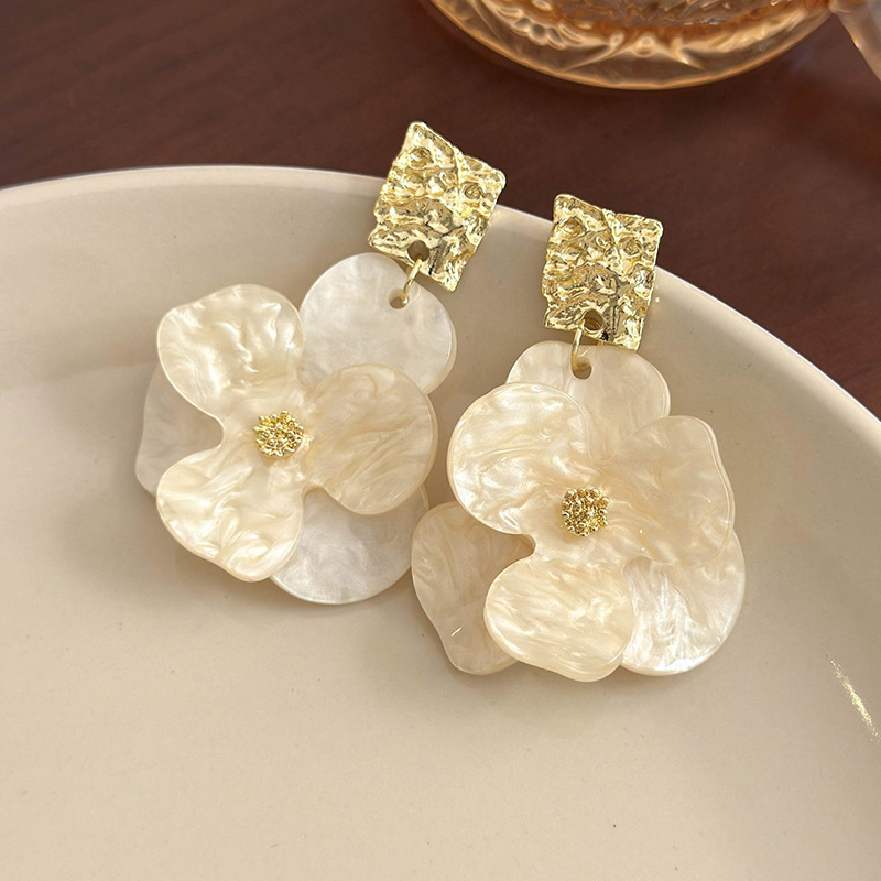 أقراط مزهرة كلاسيكية