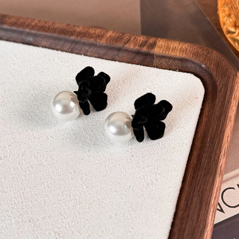 벨벳 플라워 펄 귀걸이