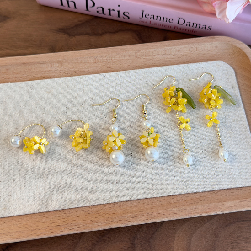 진주 술 플로럴 귀걸이