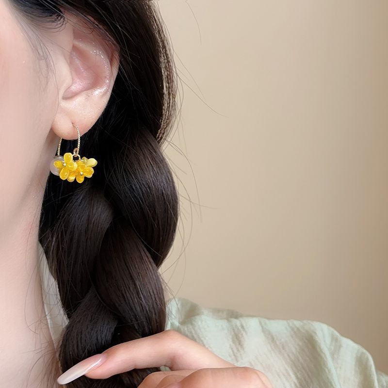 진주 술 플로럴 귀걸이