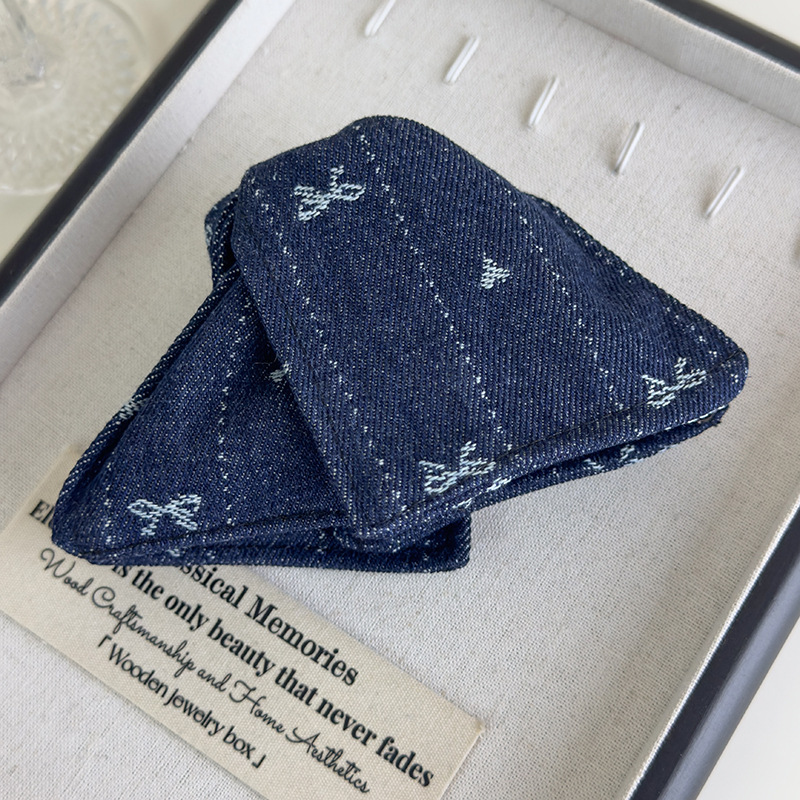 Agravă Triunghiulară din Denim cu Fundiță