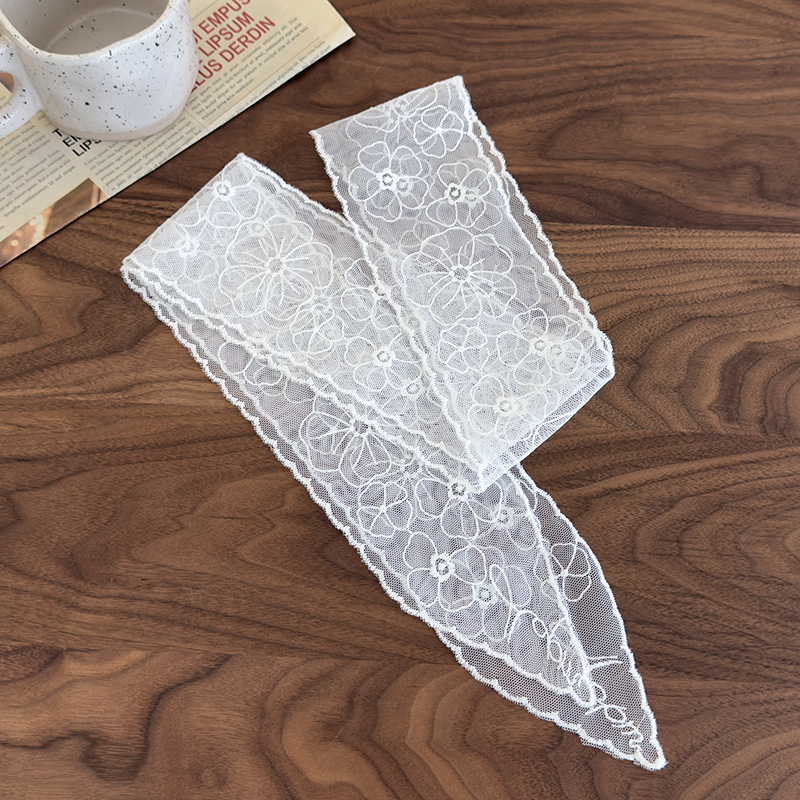 وشاح رأس من الدانتيل مع رباط