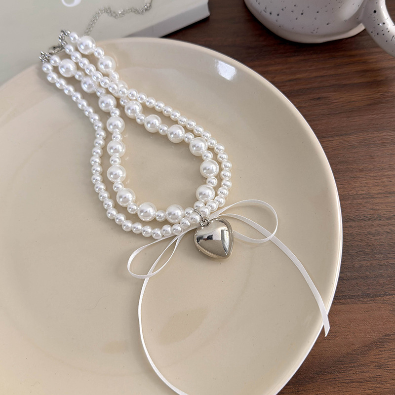 Collier ras de cou perles avec cœur et nœud