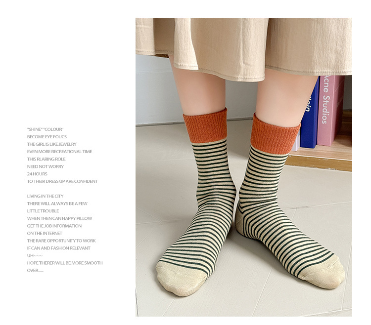 Meias Mid-Calf com Bloco de Cor