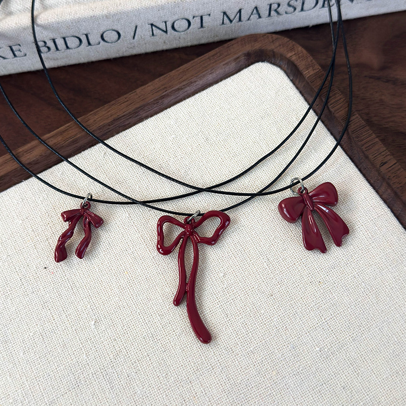 Намисто з Червоним Бантом