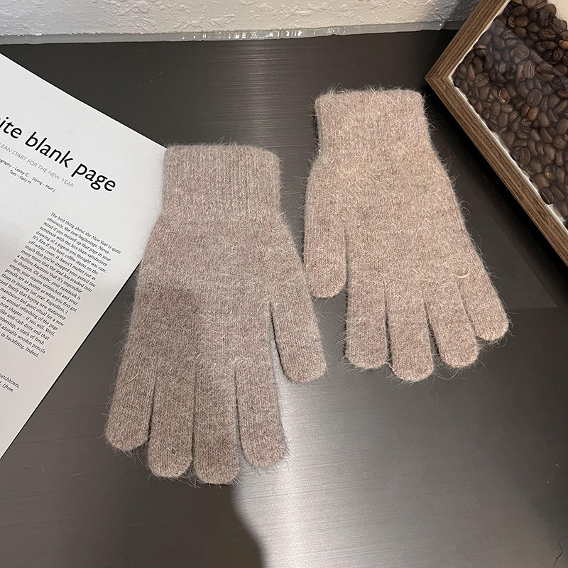 Варежки из кроличьей шерсти