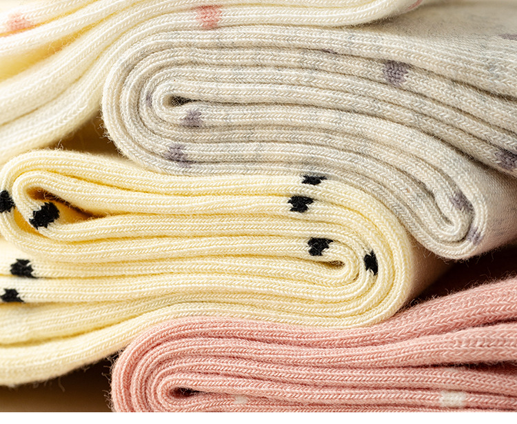 Meias com babados respiráveis