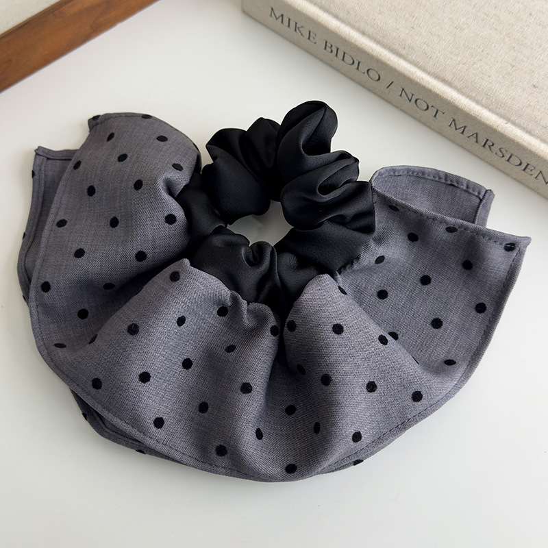 グレー水玉スクランチー