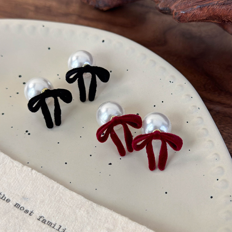 Cercei cu Fundiță și Perlă Flockate