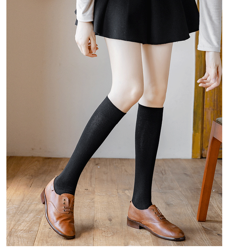 Meias Femininas de Cano Médio e Cano Alto