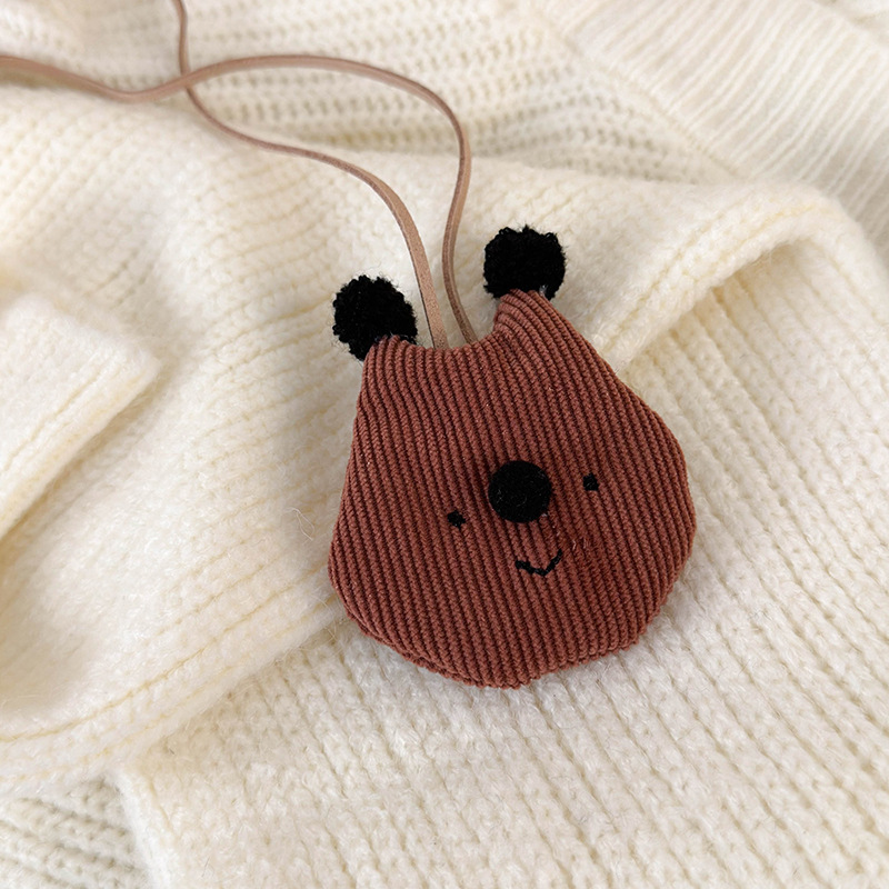 Намисто з кроликом з мультфільму