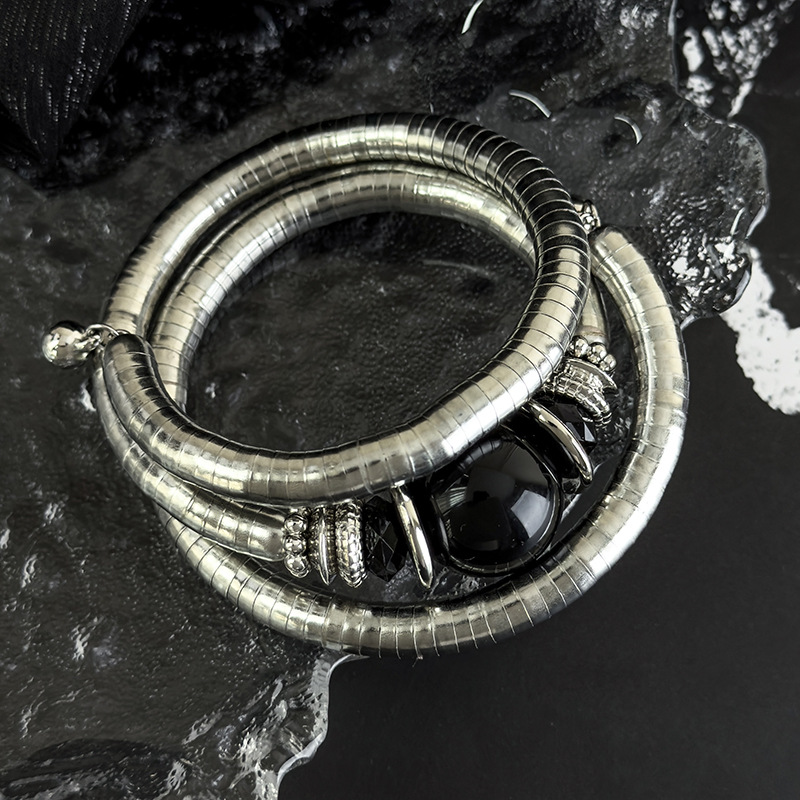 سوار مرن ثلاثي الطبقات بحجر أسود