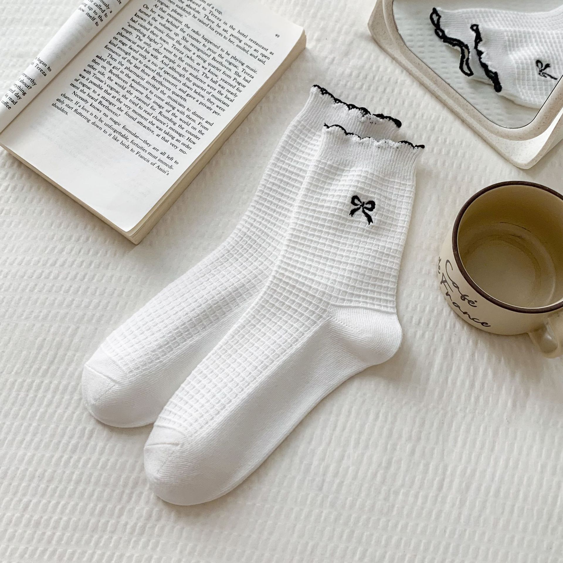 Meias Altas até o Joelho com Bordado de Laço