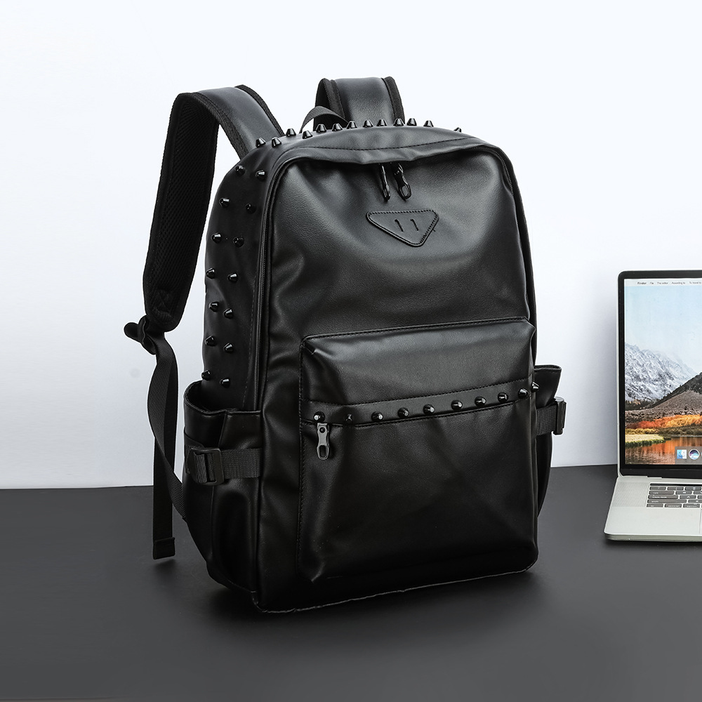 대용량 Rivet 백팩