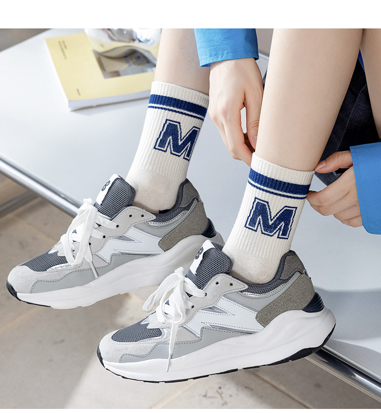 Meias Mid-Calf com Letras