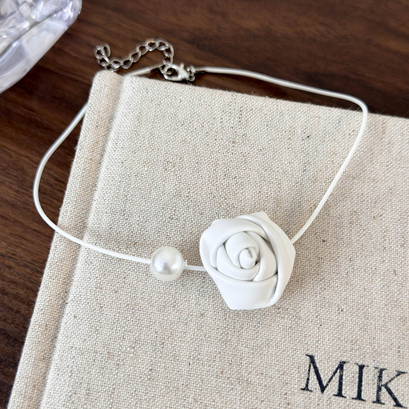 Шкіряний Намисто Чокер з Трояндою та Перлиною