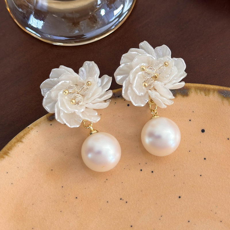 Orecchini con Pendenti a Petali Perlati Strass