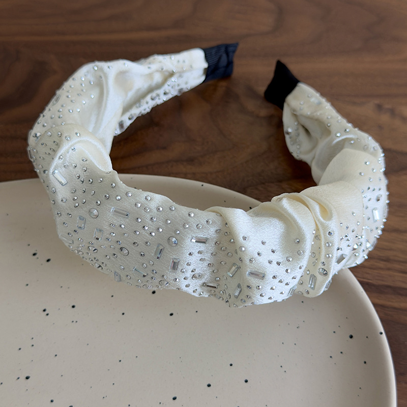 Scrunchies și Bande de Păr cu Strass