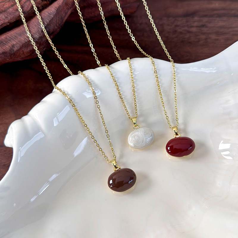 Намисто з підвіскою з бобів акації