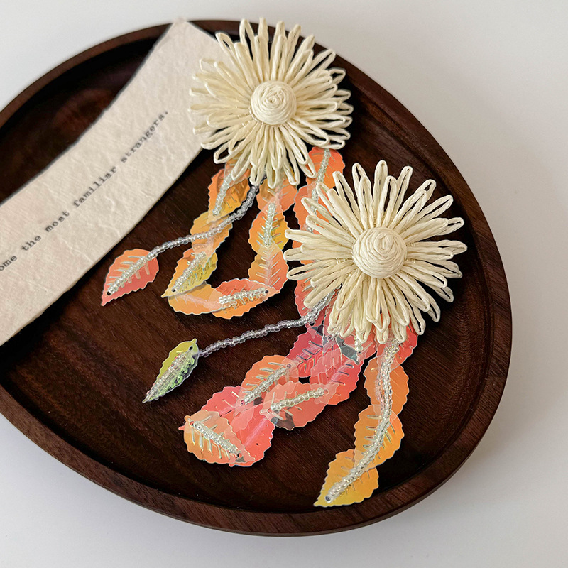 El Yapımı Çiçekli Püskül Küpeler