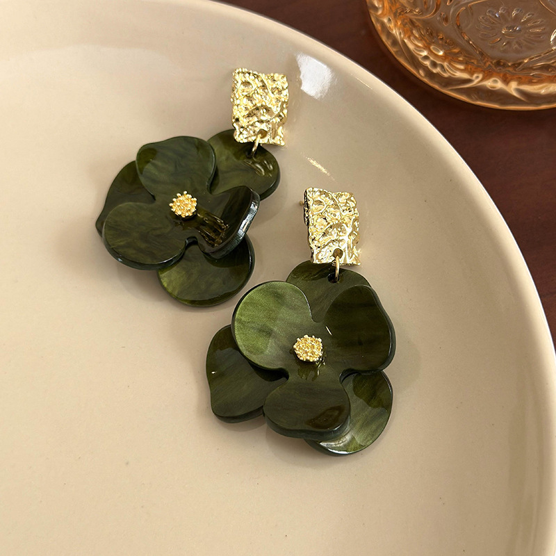 أقراط مزهرة كلاسيكية