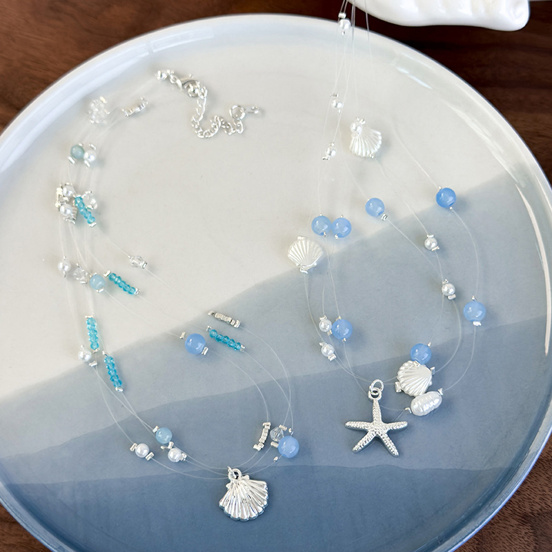 Намисто з блакитними кришталевими намистинами в морській тематиці
