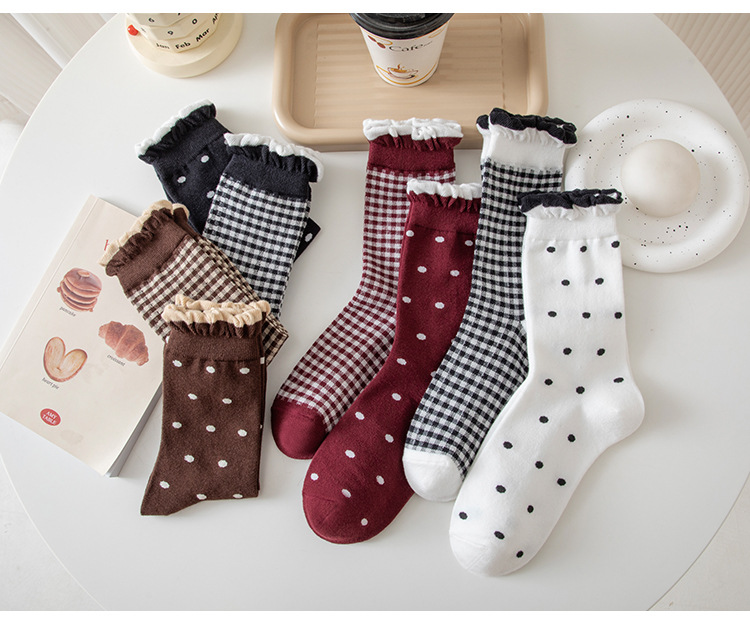 Meias Femininas de Xadrez e Bolinhas