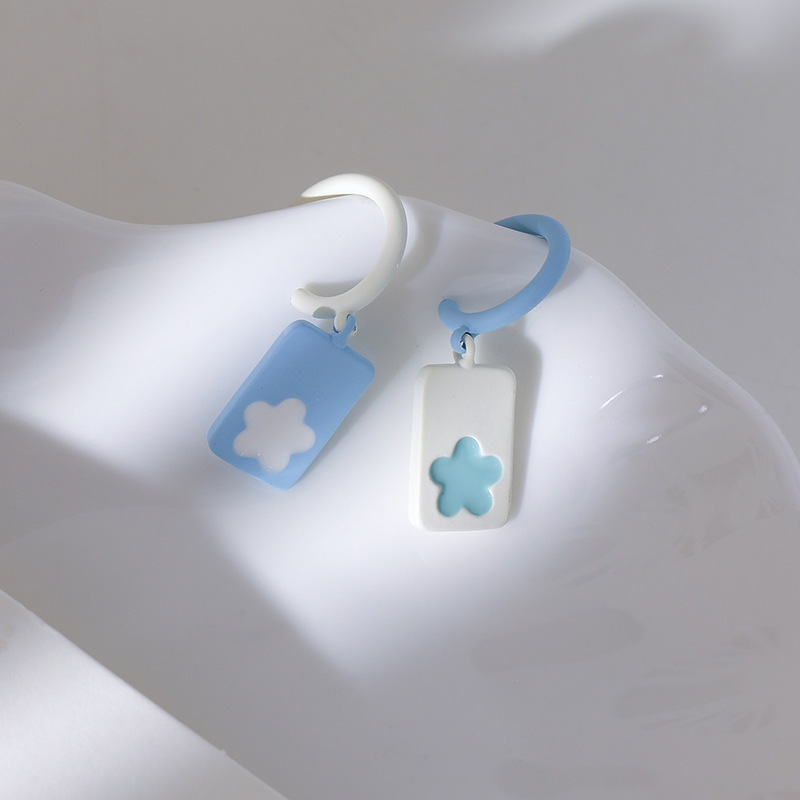 أقراط زهرية