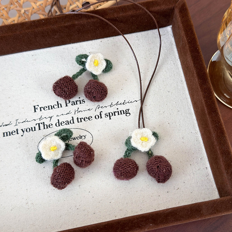 Набор Серёжек и Ожерелья с Вишнями Вязаный Крючком