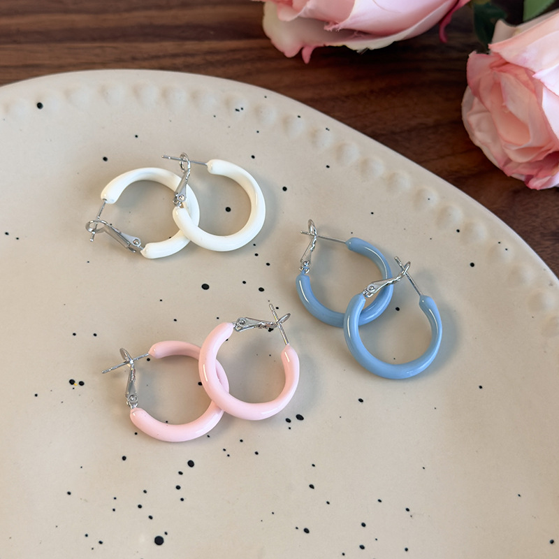 أقراط دائرية هندسية وردية