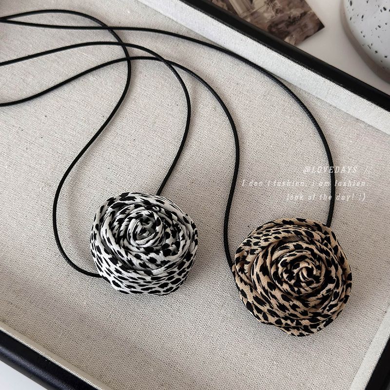 Leopardtryck Ros Choker Halsband