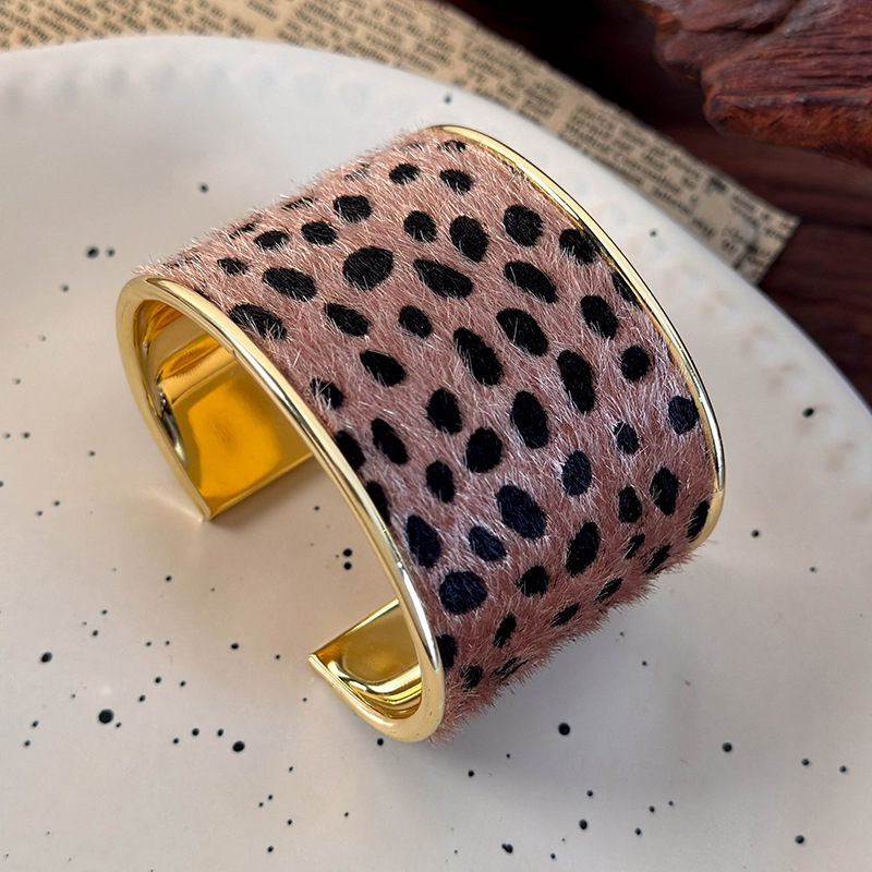 Браслет з відкритою манжетою леопардового та зебрового принту