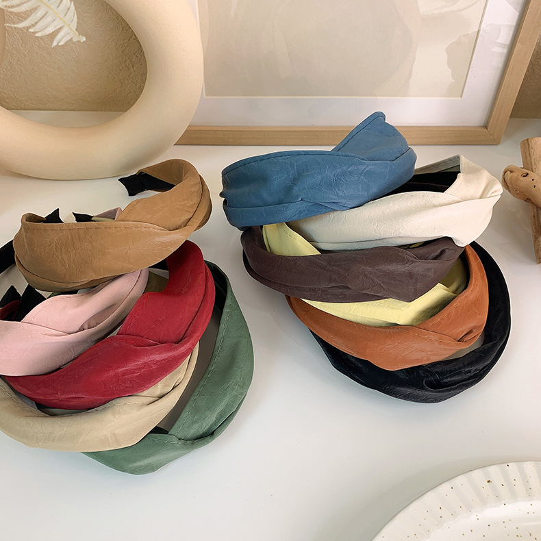 Diadema Cruz Ancha de Cuero PU