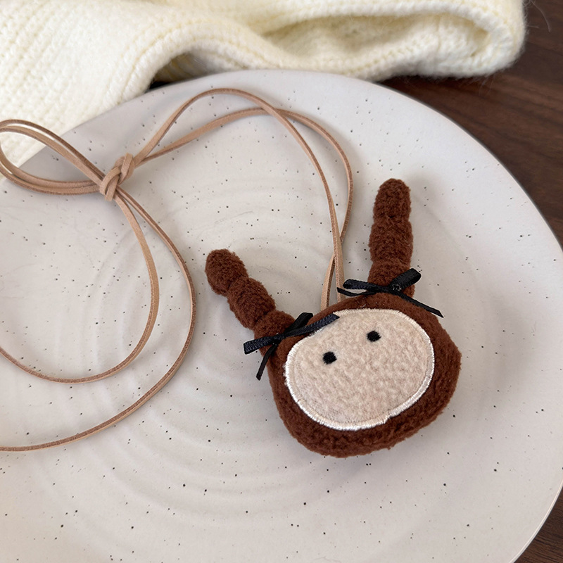 Намисто з кроликом з мультфільму