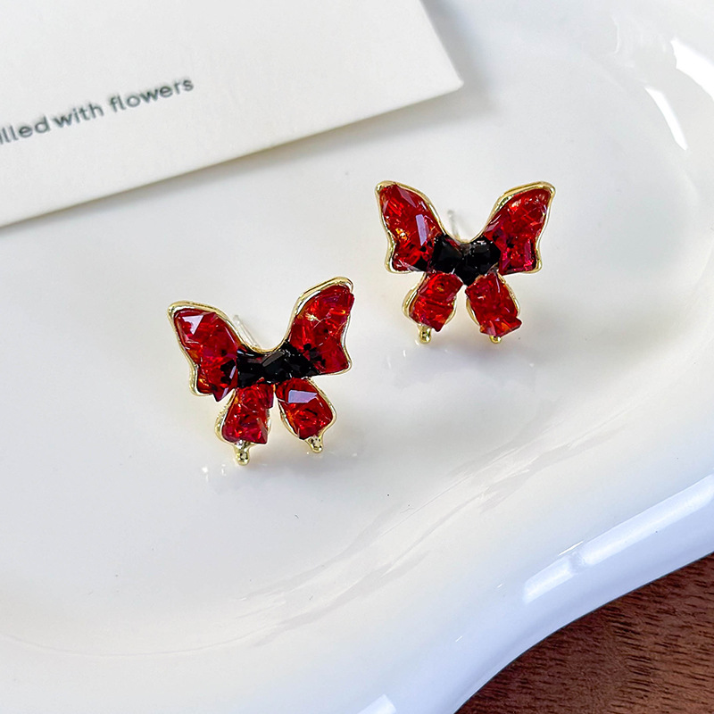 ต่างหูผีเสื้อคริสตัลสีแดงวินเทจ