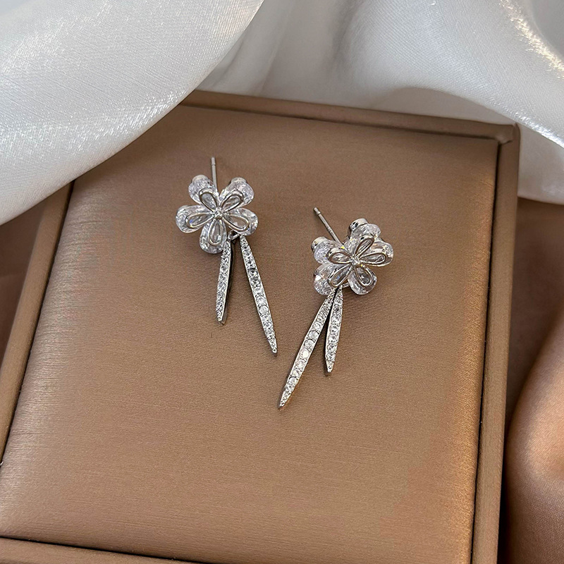 Сережки з Квіткою Цирконію