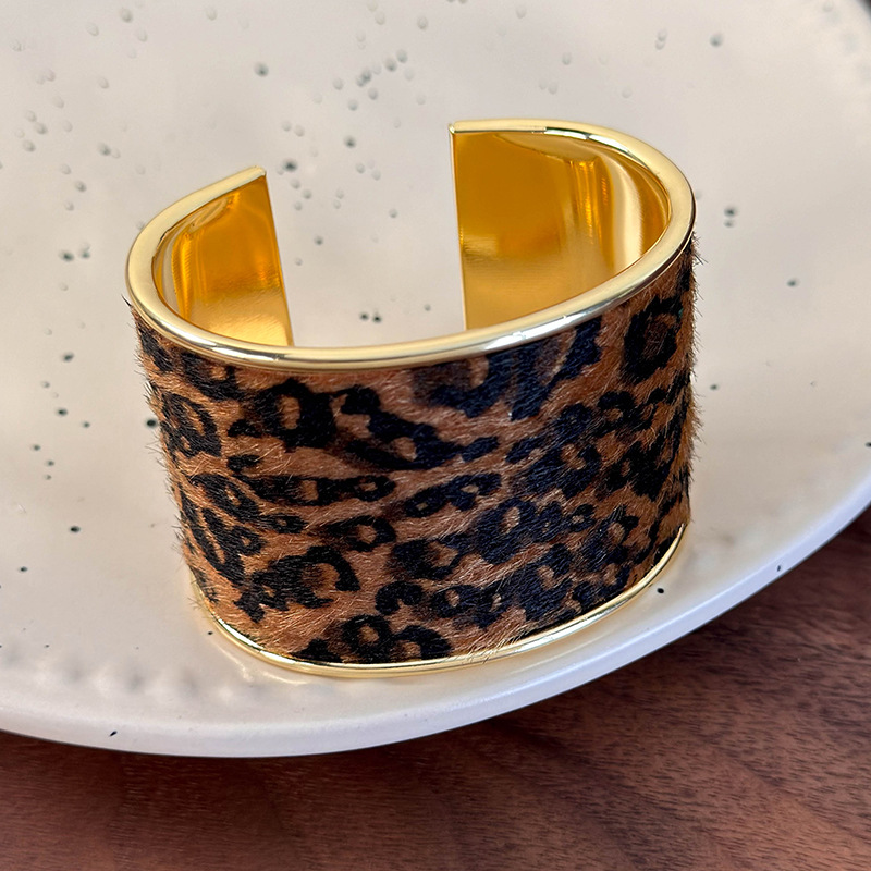 Браслет з відкритою манжетою леопардового та зебрового принту