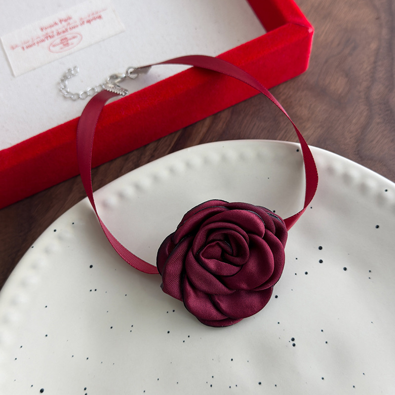 Gargantilha com Flor