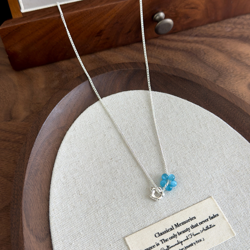 Багатошарове намисто з блакитною котячим оком квітки