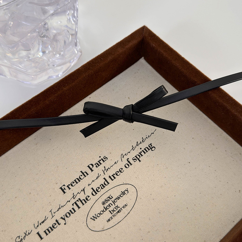 Шкіряний чокер з бантом