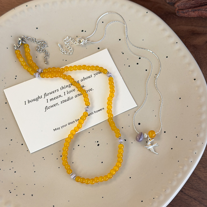 قلادة خرز زجاجي أصفر مكدس