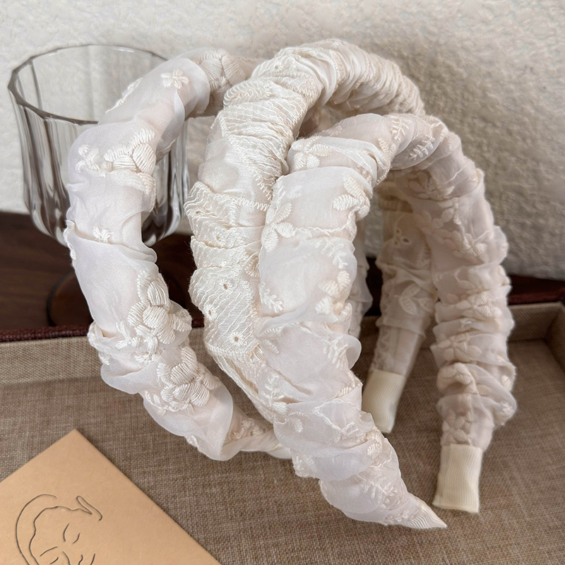 Faixa de Cabelo com Renda Francesa Bordada e Babados