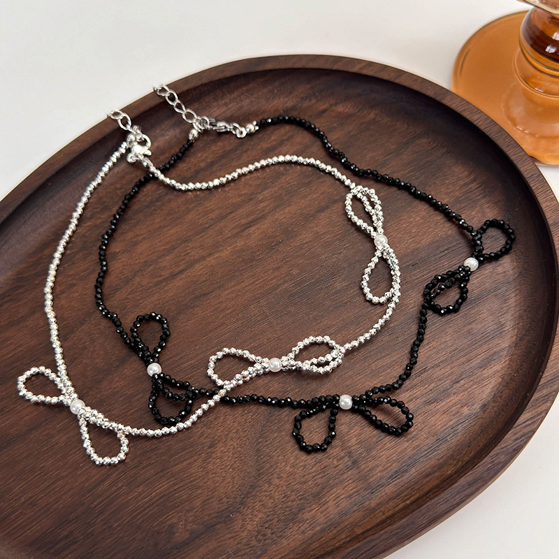 قلادة لؤلؤ بقوس كريستال أسود