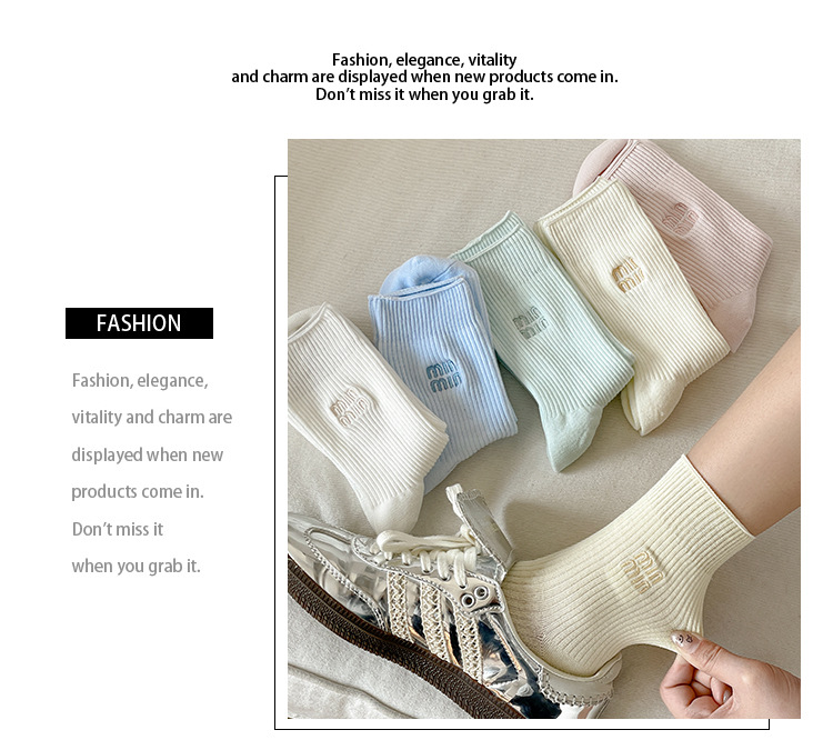 Meias Scrunch com Bordado de Letras