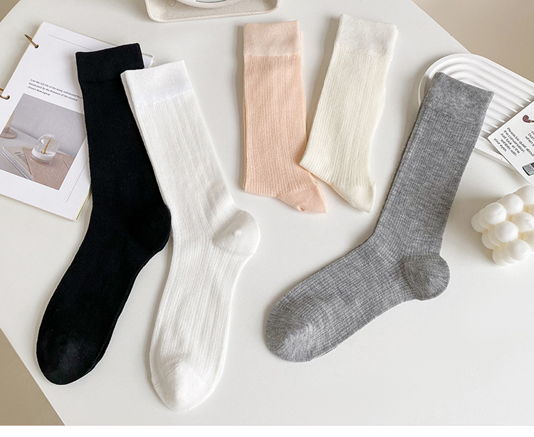 Meias Femininas de Malha Leve