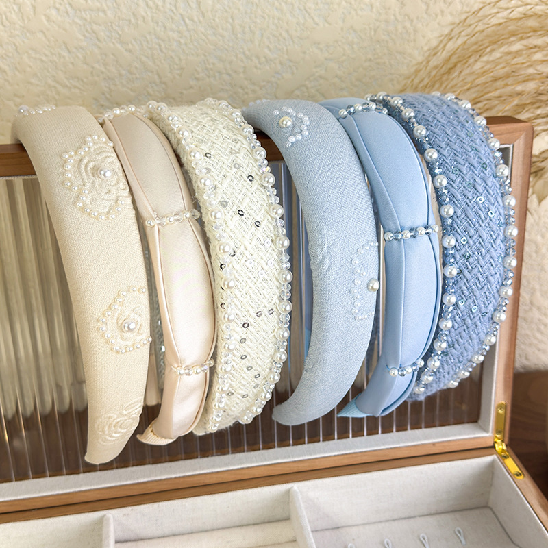 Diadema con Estampado de Rosas, Perlas y Cristales